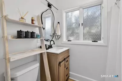 352 Pequot Avenue, New London, CT 06320 - Photo 17