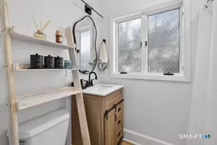 352 Pequot Ave, New London, CT 06320 - Photo 17