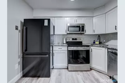 11 Concorde Way #B2, Windsor Locks, CT 06096 - Photo 9