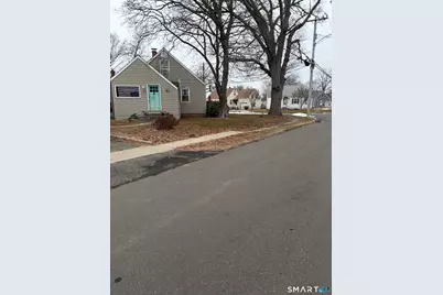 65 Eastern Parkway, Milford, CT 06460 - Photo 9