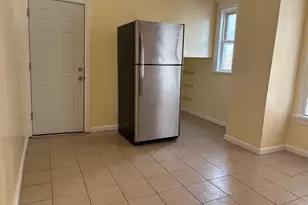 252 Maplewood Ave, Bridgeport, CT 06605 - Photo 3