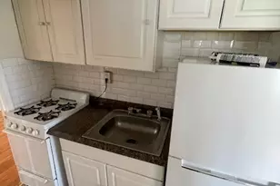 305 Parrott Ave, Bridgeport, CT 06606 - Photo 7