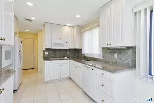 192 Frenchtown Rd, Bridgeport, CT 06606 - Photo 7