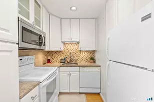 1197 Hope St, Stamford, CT 06907 - Photo 7