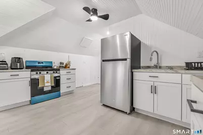 277 Maplewood Avenue, Bridgeport, CT 06605 - Photo 17