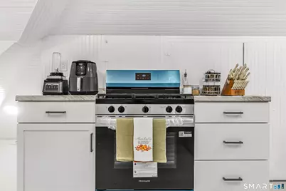 277 Maplewood Avenue, Bridgeport, CT 06605 - Photo 15