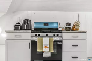 277 Maplewood Ave, Bridgeport, CT 06605 - Photo 15