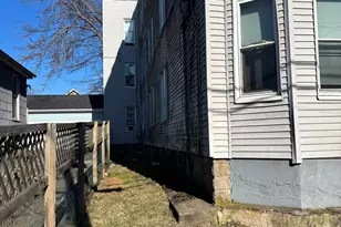 373 Blatchley Ave, New Haven, CT 06513 - Photo 5