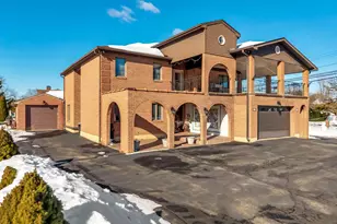 23 Crest Dr, Cromwell, CT 06416 - Photo 5