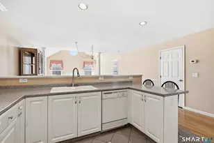 31 St George Pl, Newtown, CT 06482 - Photo 15