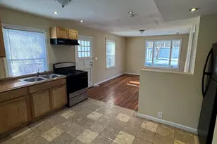 117 Dupont Pl, Bridgeport, CT 06610 - Photo 3