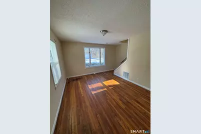 117 Dupont Place #117, Bridgeport, CT 06610 - Photo 5