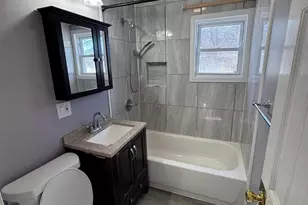 117 Dupont Pl, Bridgeport, CT 06610 - Photo 9