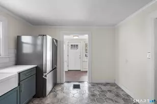 41 Riverview Ave, Groton, CT 06340 - Photo 5