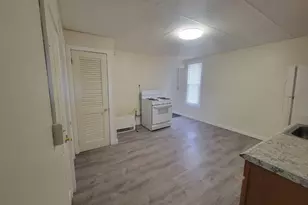 20 Lounsbury Ave, Waterbury, CT 06706 - Photo 5