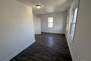 30 Dora St, Stamford, CT 06902 - Photo 7