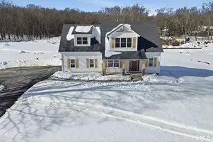 42 Holcomb St, Simsbury, CT 06070 - Photo 3