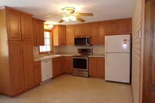 42 10 Coat Ln, Shelton, CT 06484 - Photo 5