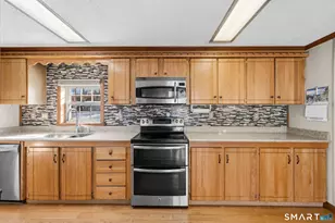 112 Victorian Dr, Norwich, CT 06360 - Photo 9