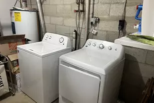 32 Bouton St E, Stamford, CT 06907 - Photo 9