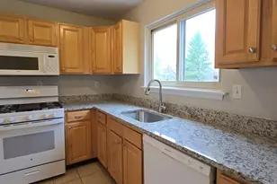 28 Larkspur Dr, Cromwell, CT 06416 - Photo 11