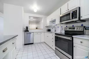2435 Bedford St, Stamford, CT 06905 - Photo 11