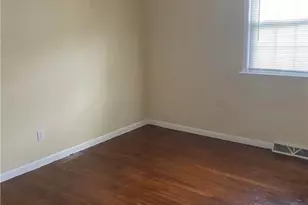 27 Manila Ave, Woodbridge, CT 06525 - Photo 5