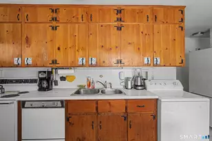 269 Burke St, East Hartford, CT 06118 - Photo 7