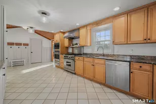 137 Yantic Ln, Norwich, CT 06360 - Photo 7