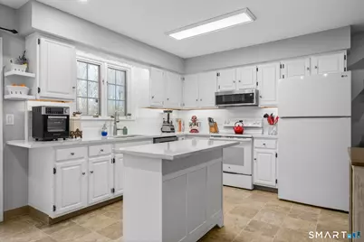 81 Founders Village #81, Clinton, CT 06413 - Photo 9