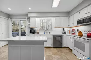 81 Founders Village, Clinton, CT 06413 - Photo 15