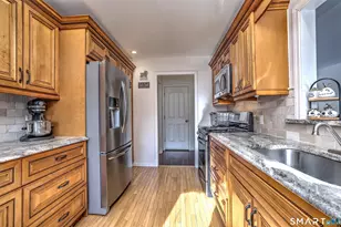 483 Commanche Ln, Stratford, CT 06614 - Photo 15