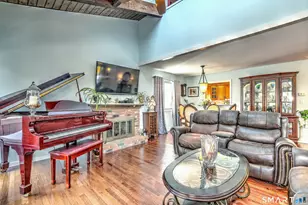 483 Commanche Ln, Stratford, CT 06614 - Photo 9