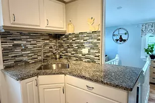 25 Greenlawn St, East Hartford, CT 06108 - Photo 11