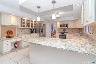 8 Lomartra Ln, Branford, CT 06405 - Photo 5