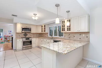 8 Lomartra Lane, Branford, CT 06405 - Photo 7