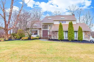 8 Lomartra Ln, Branford, CT 06405 - Photo 1