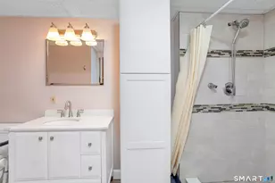 8 Lomartra Ln, Branford, CT 06405 - Photo 31