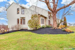 8 Lomartra Ln, Branford, CT 06405 - Photo 3