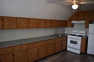 11 Manhattan Ave, Bridgeport, CT 06606 - Photo 5