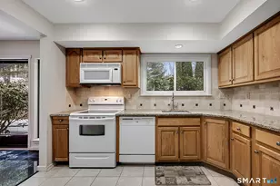 17 Maple Ln, Avon, CT 06001 - Photo 7