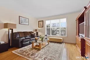 21 Crestview Ln, Danbury, CT 06810 - Photo 7