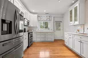 322 Greenfield St, Fairfield, CT 06825 - Photo 3