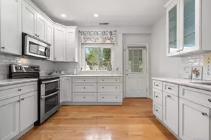 322 Greenfield St, Fairfield, CT 06825 - Photo 7