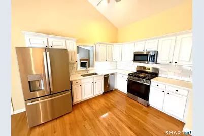 31 Greystone #31, Shelton, CT 06484 - Photo 9