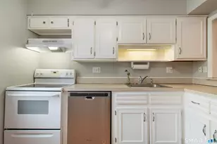 255 Monticello Dr, Branford, CT 06405 - Photo 7