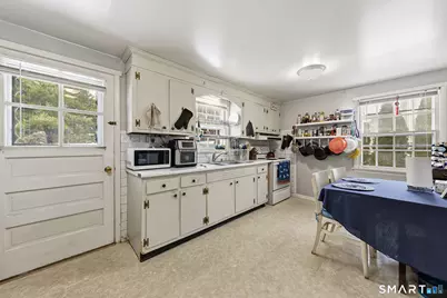 109 Dirienzo Heights, Derby, CT 06418 - Photo 5