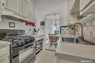 32 Lawson Ln, Ridgefield, CT 06877 - Photo 5