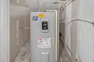 296 Hamilton Ave, Norwich, CT 06360 - Photo 11