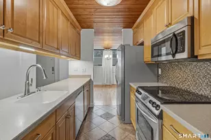 2 Gillette St, Simsbury, CT 06119 - Photo 9